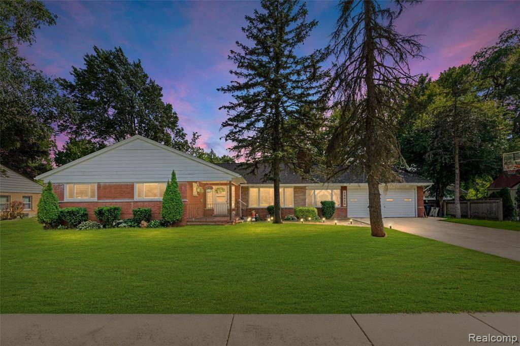 18920 Eastwood Drive, Harper Woods, MI 48225