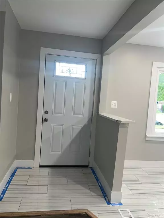 Detroit, MI 48205,16445 Fairmount Drive
