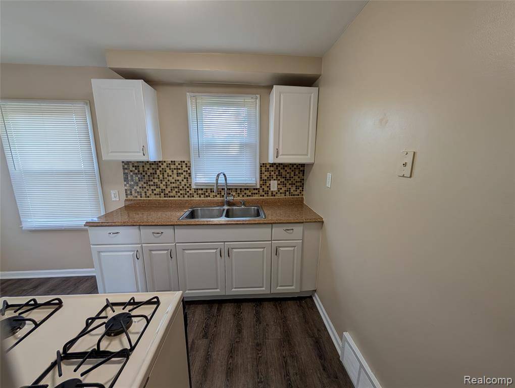 Eastpointe, MI 48021,22034 lambrecht Avenue