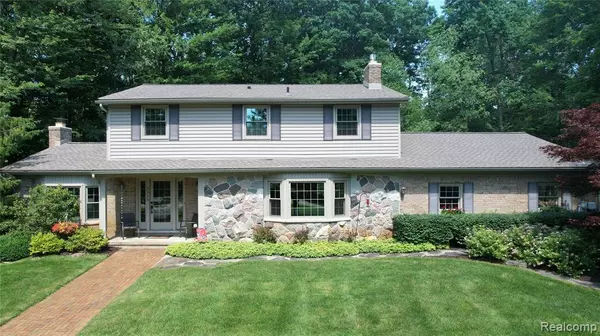 3319 N Tipsico Lake Road, Hartland Twp, MI 48353