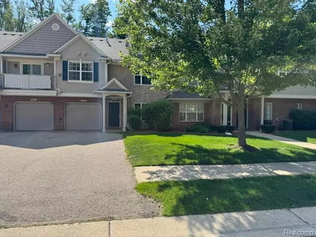 Shelby Twp, MI 48317,49225 W Woods Drive 20