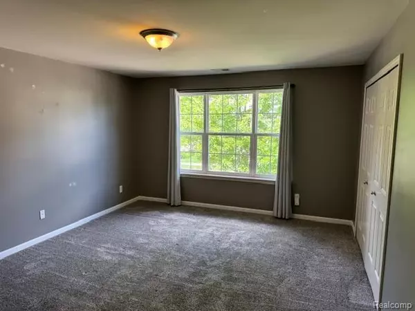 Shelby Twp, MI 48317,49225 W Woods Drive 20