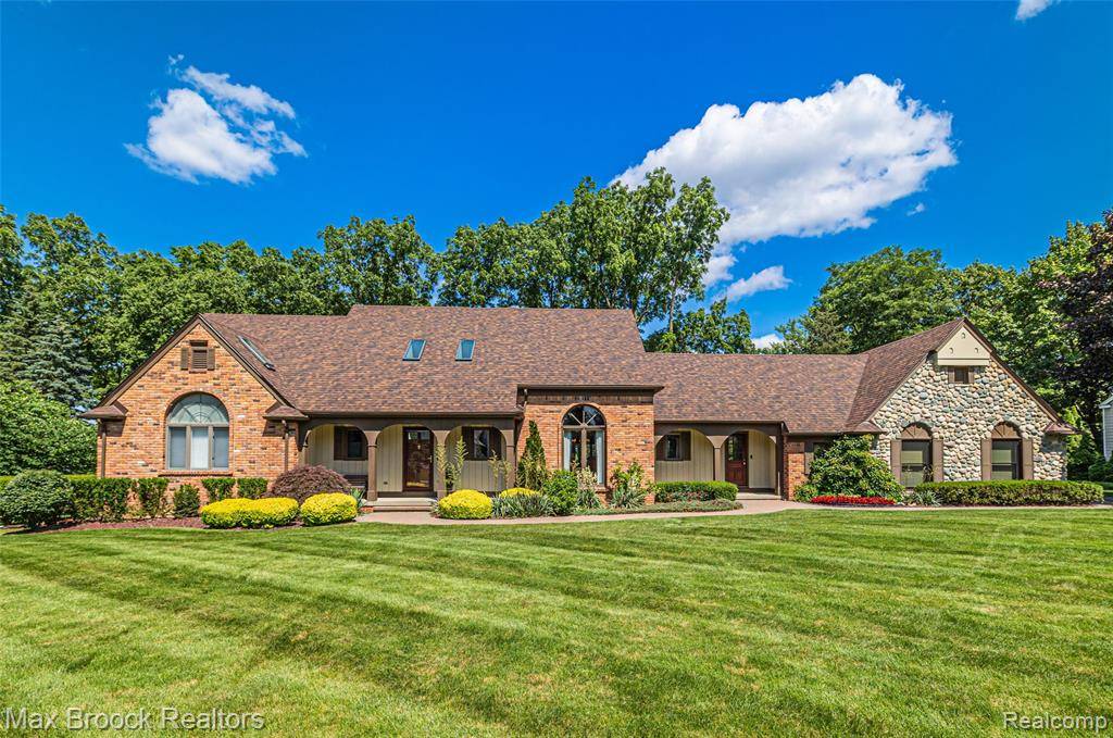 2525 Crofton Court, Bloomfield Hills, MI 48304