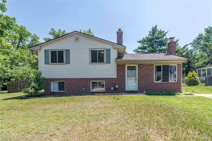 1986 Greenmeadow Drive, Walled Lake, MI 48390