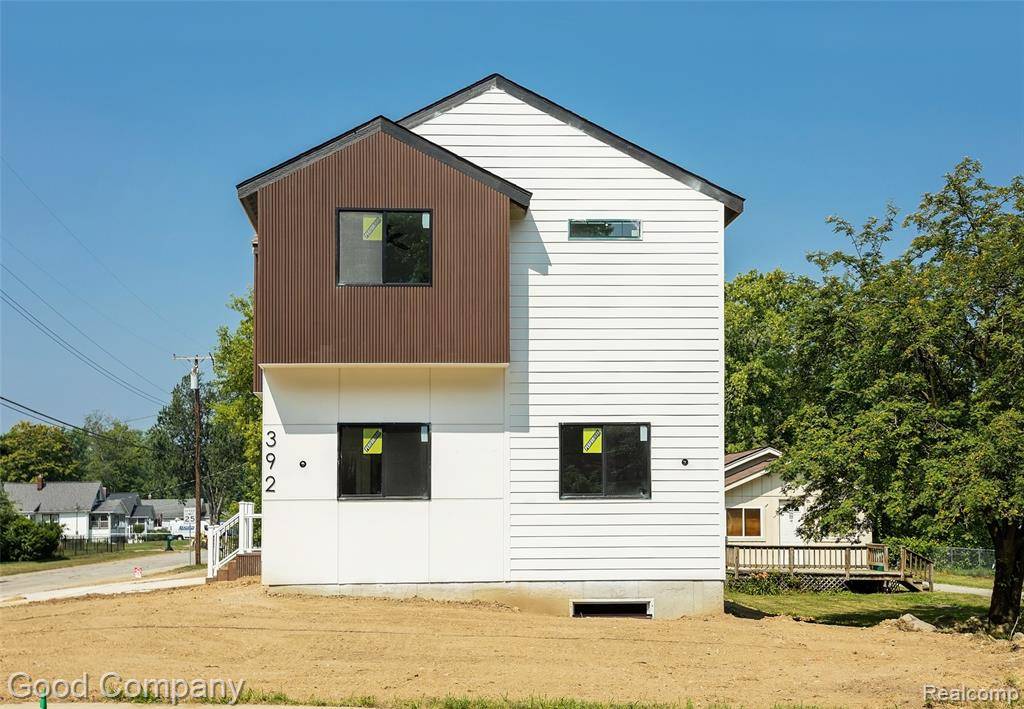 392 S SQUIRREL Road, Auburn Hills, MI 48326