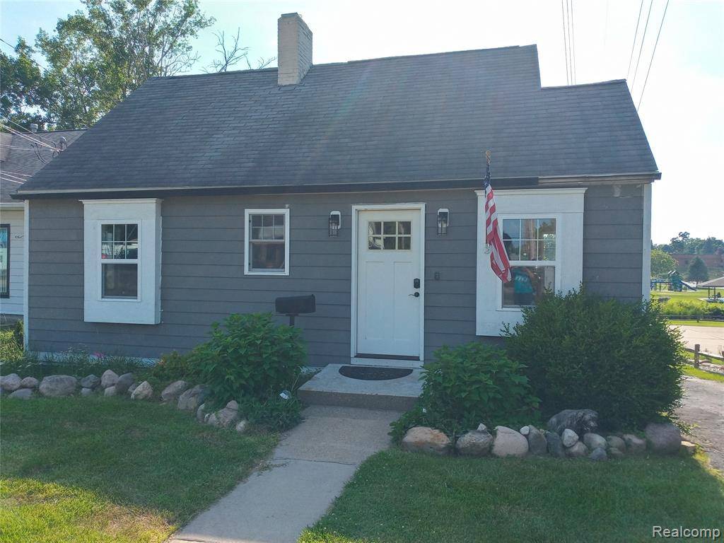 501 N Leroy Street, Fenton, MI 48430