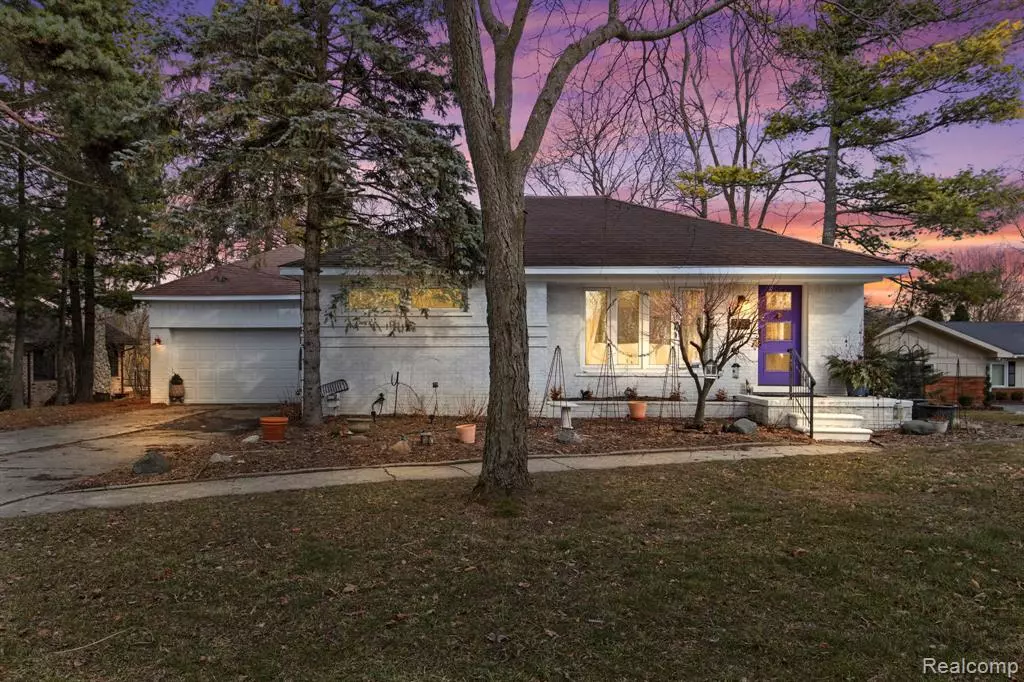 West Bloomfield Twp, MI 48324,2665 Middlebelt Road