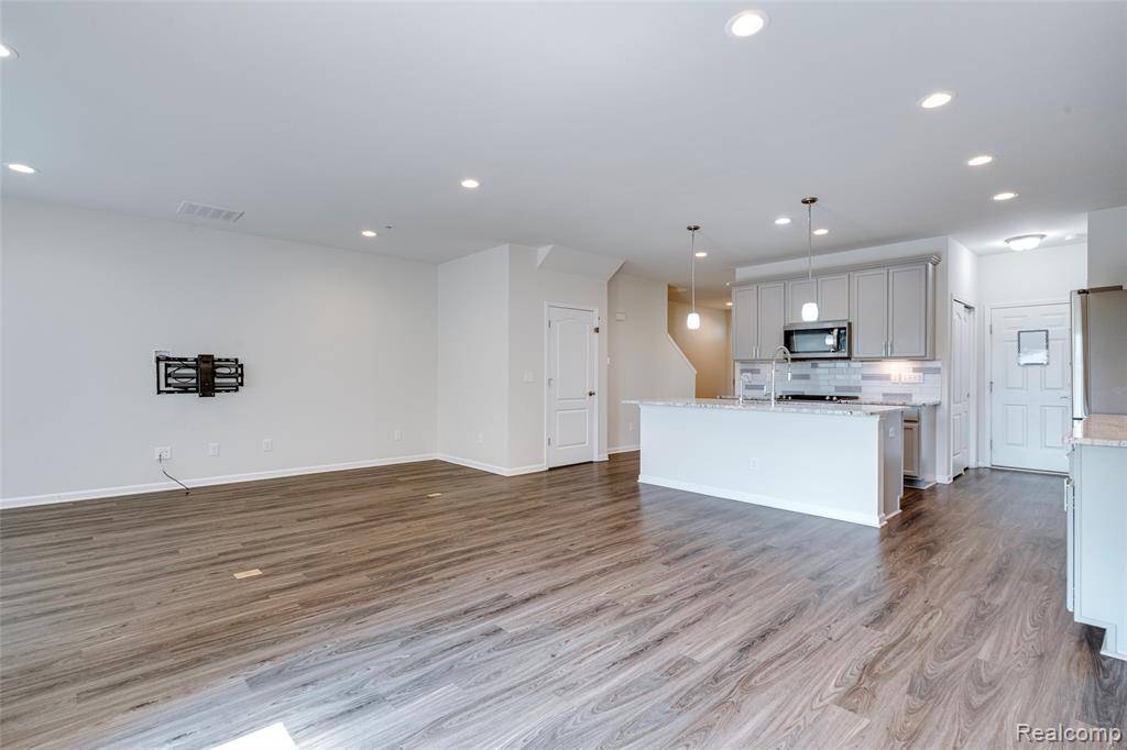Novi, MI 48375,43433 CHANCELLOR Lane