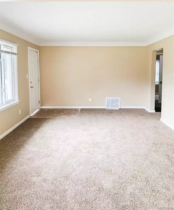 Detroit, MI 48219,17641 EVERGREEN Road