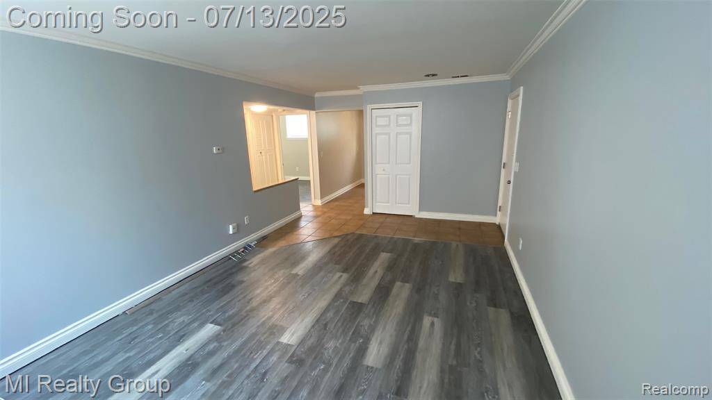Sterling Heights, MI 48312,8240 Crestview Drive B1