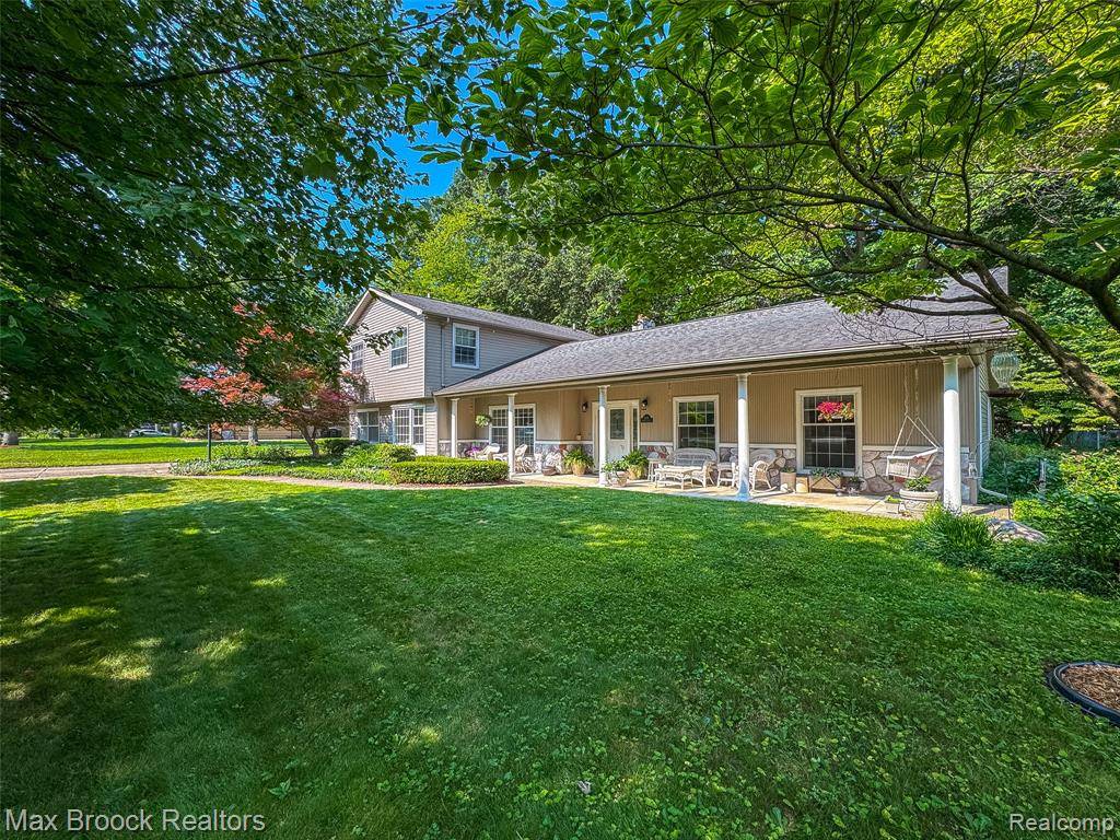 15591 Hidden Lane, Livonia, MI 48154