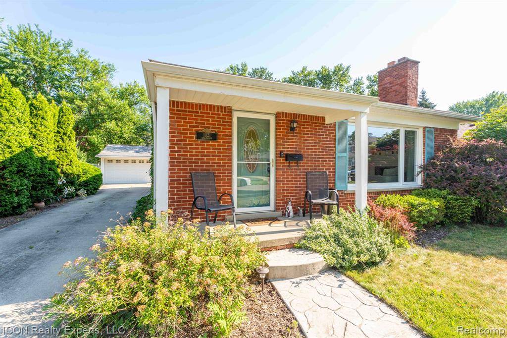Royal Oak, MI 48073,1021 Englewood Avenue