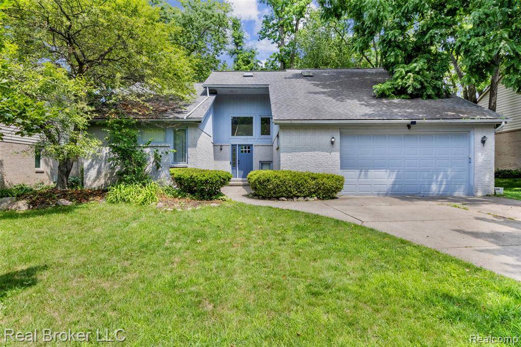 West Bloomfield Twp, MI 48324,3195 Green Oaks Drive