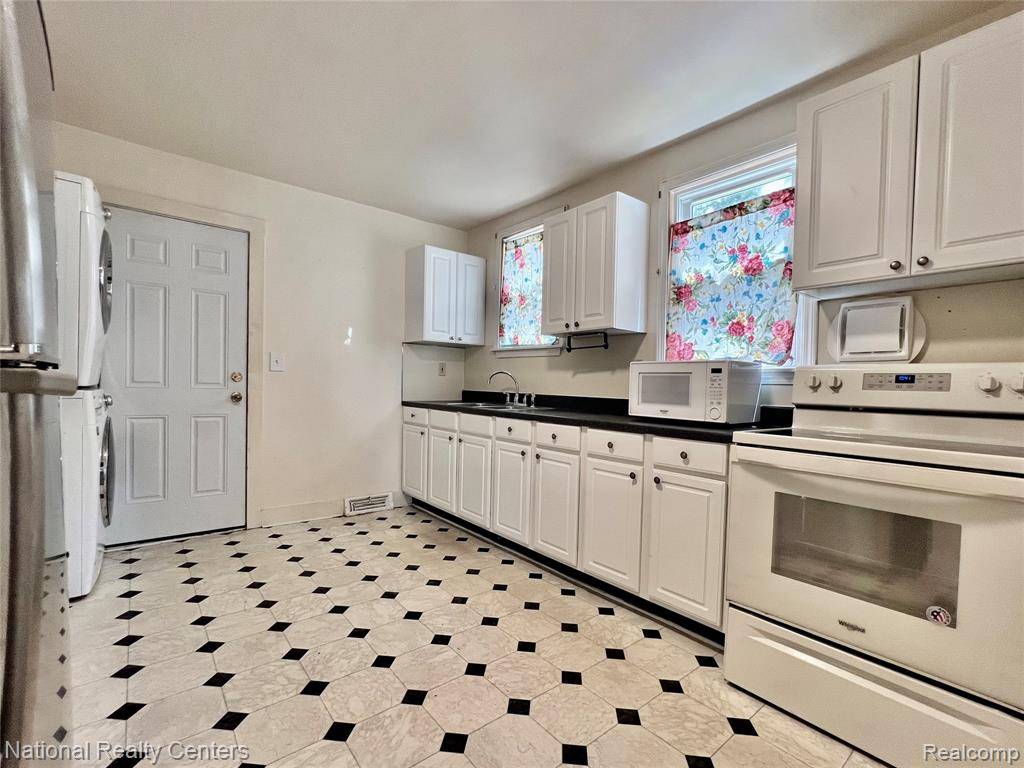 Livonia, MI 48152,18592 FILMORE Street