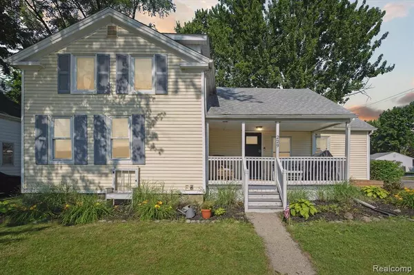 229 Johnson Street, Almont Vlg, MI 48003