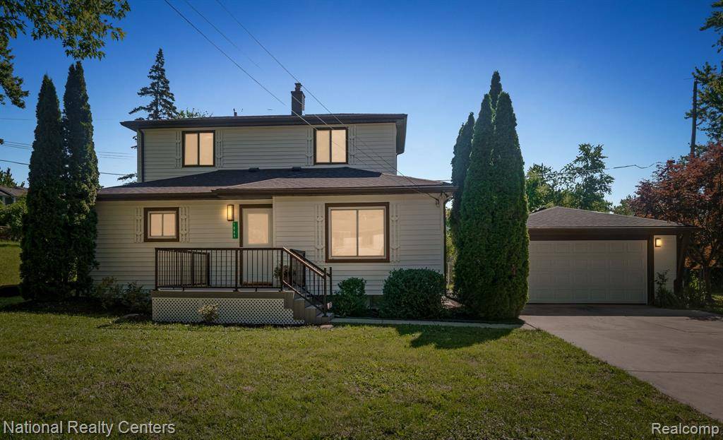 1089 Tecumseh Avenue, Waterford Twp, MI 48327