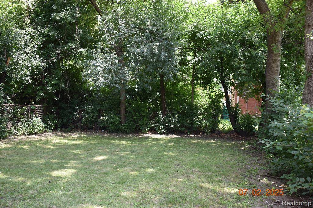 Oak Park, MI 48237,24070 COOLIDGE