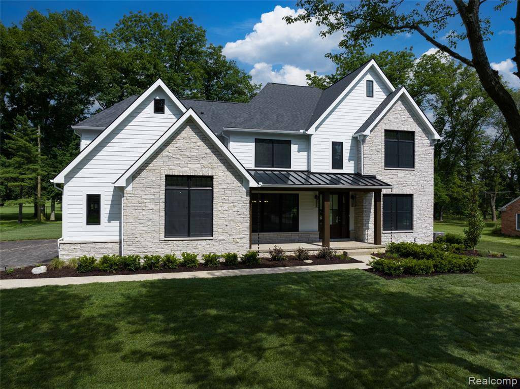 1231 Fox Chase Road, Bloomfield Twp, MI 48301