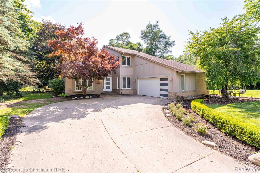 2766 Acorn Road, Bloomfield Twp, MI 48302