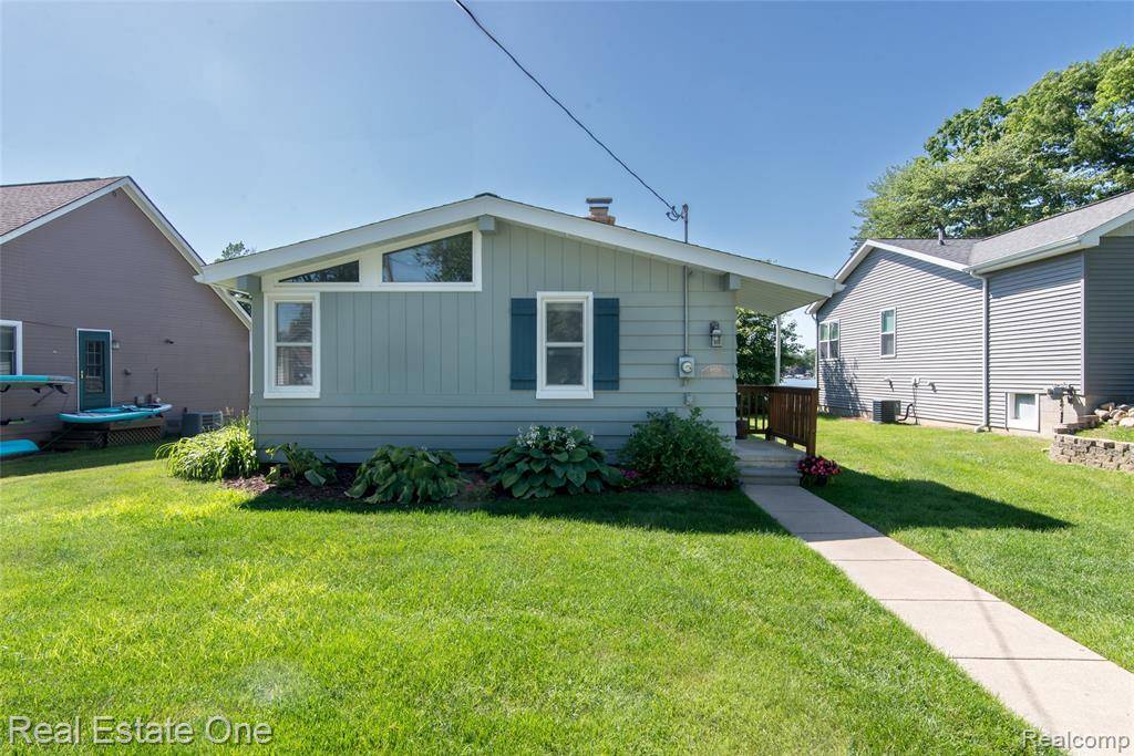 8856 Charbane Avenue, White Lake Twp, MI 48386