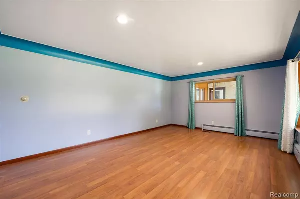 Warren, MI 48093,30590 LORRAINE Avenue