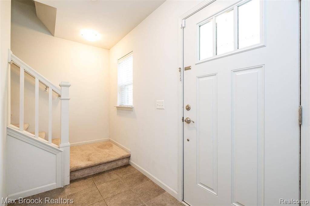 Royal Oak, MI 48067,1061 N SHERMAN Drive D