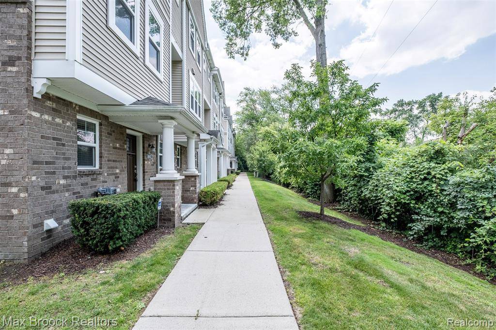 Royal Oak, MI 48067,1061 N SHERMAN Drive D