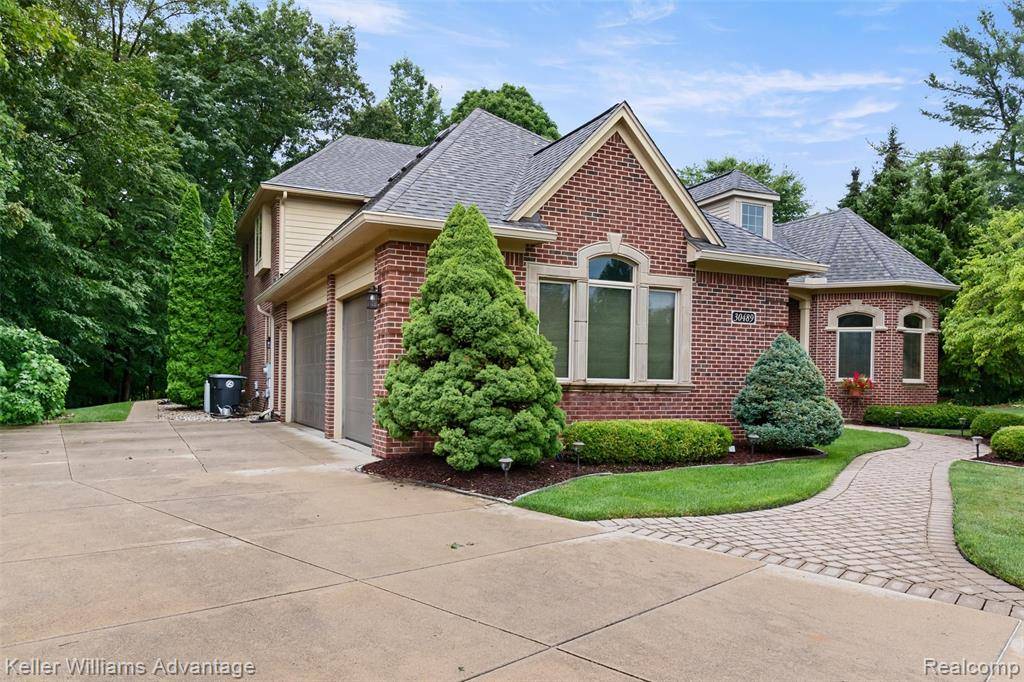 30489 Munger Drive, Livonia, MI 48154