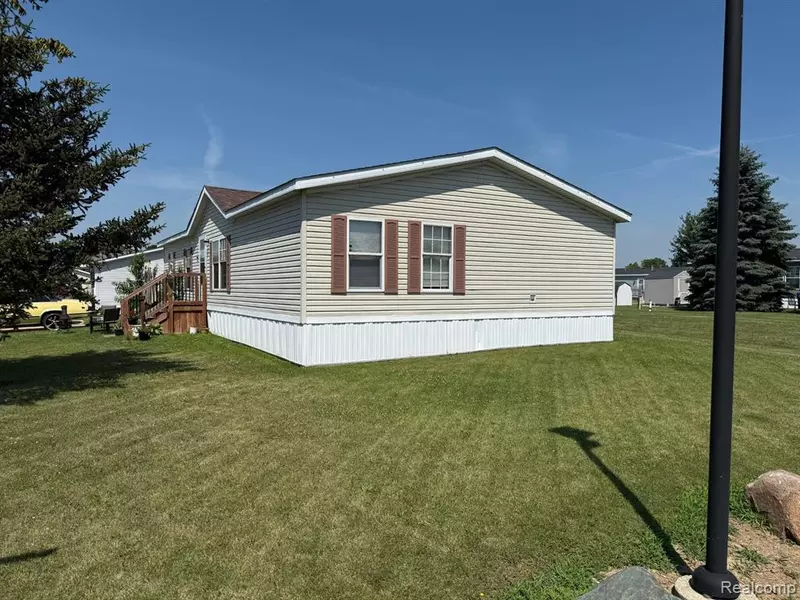 83 Ashley Circle, Swartz Creek, MI 48473