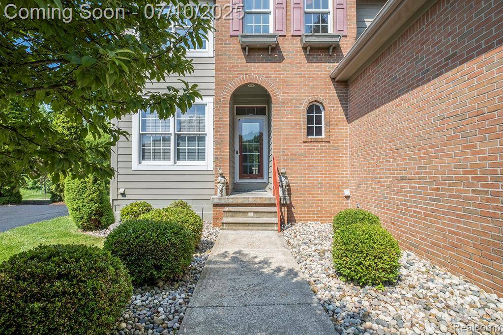 Grand Blanc, MI 48439,6161 Golfside Court