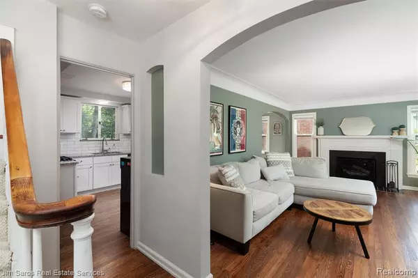 Grosse Pointe Woods, MI 48236,2182 Hawthorne Road