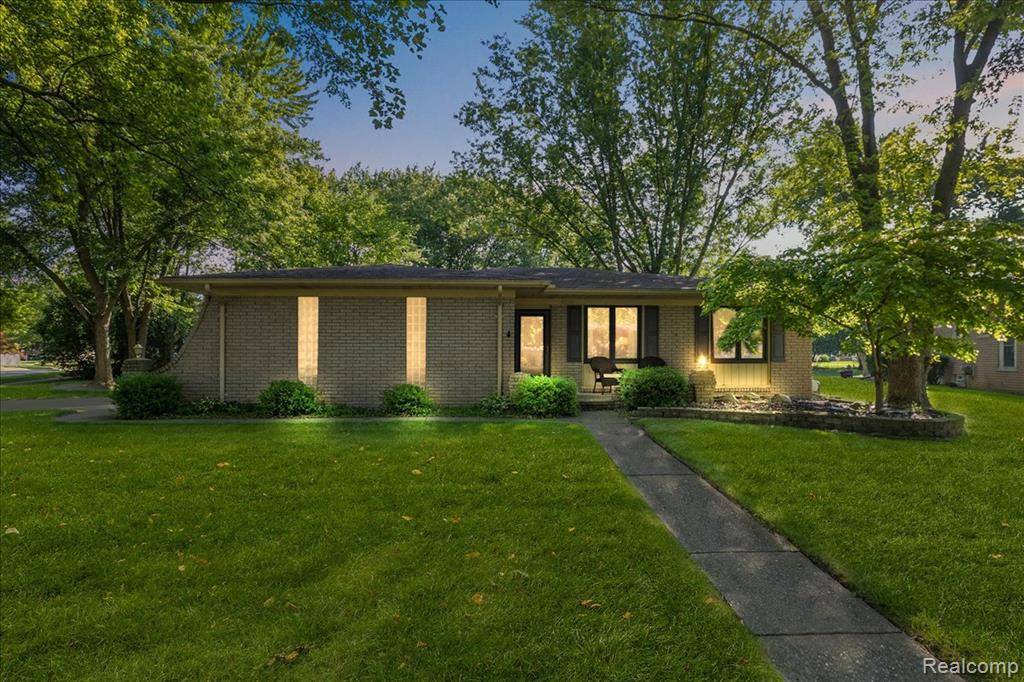 4674 Chapel Drive, Troy, MI 48085