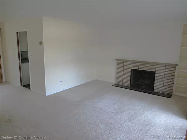 Farmington, MI 48335,34005 Alta Loma Drive