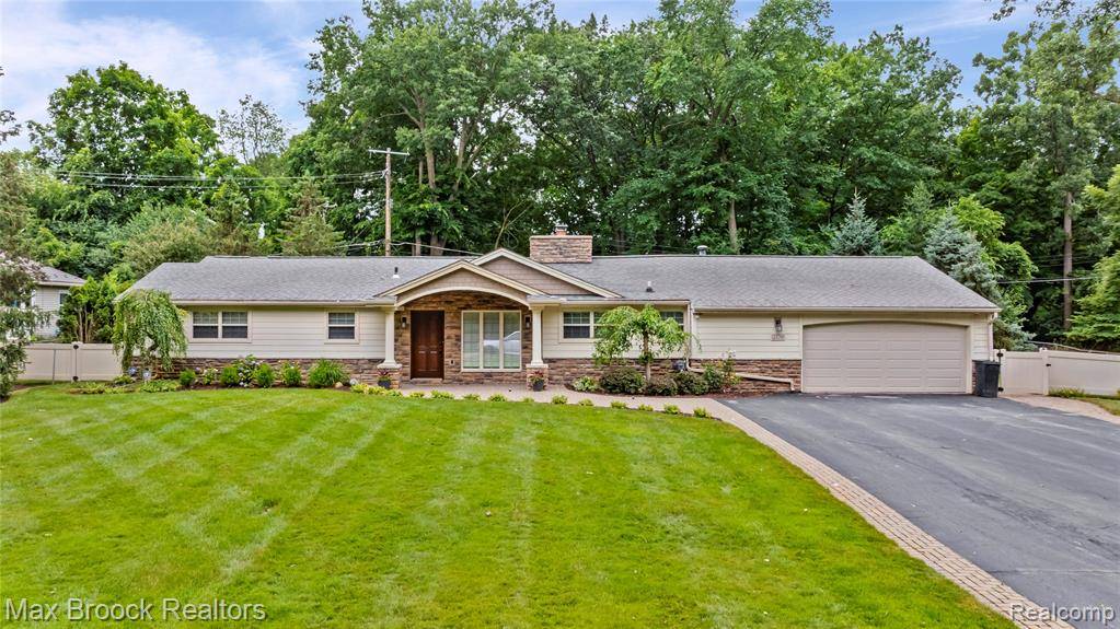 Bloomfield Hills, MI 48302,2220 Klingensmith Road