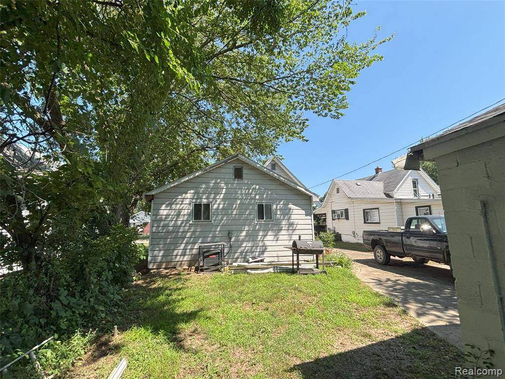 Mt. Clemens, MI 48043,130 Meadle Street