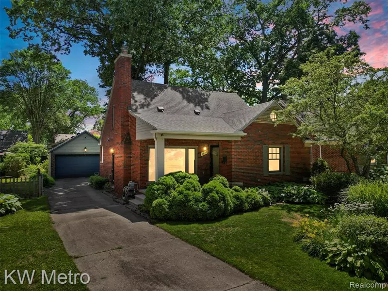 1877 Wiltshire Road, Berkley, MI 48072