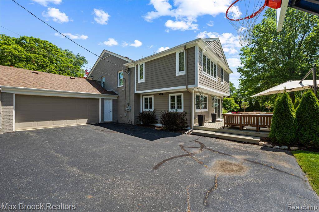 Bloomfield Hills, MI 48301,3365 Burning Bush Road