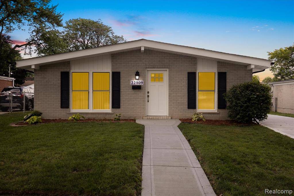 22809 Detour Street, St. Clair Shores, MI 48082