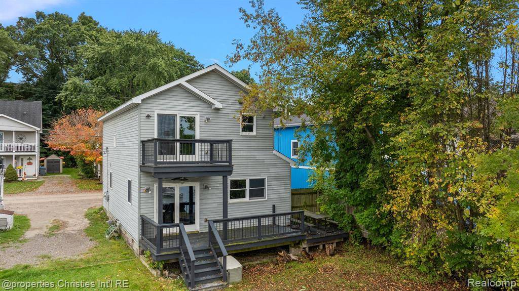8873 Lagoon Drive, Hamburg Twp, MI 48116