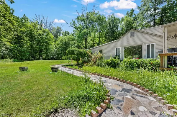 45055 McBride Avenue, Van Buren Twp, MI 48111