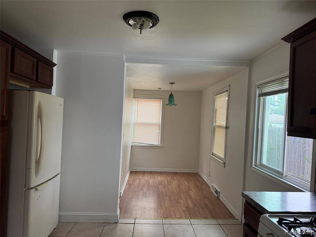 Dearborn Heights, MI 48127,5728 Highview Street