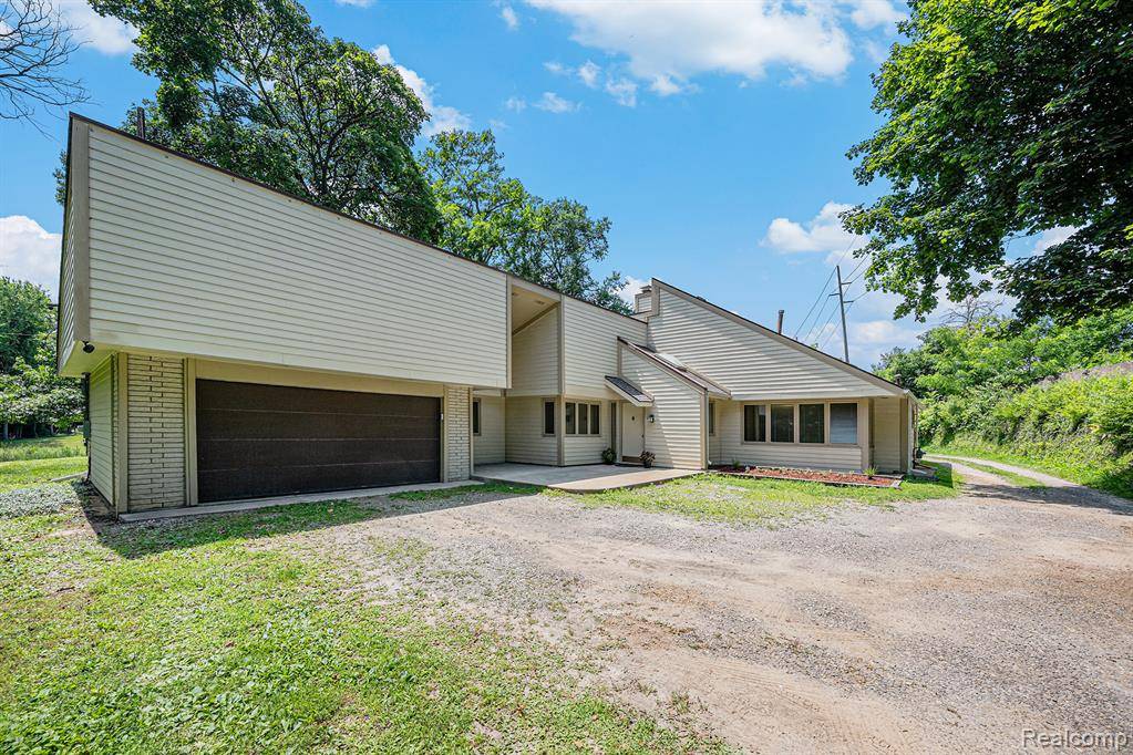 Farmington, MI 48331,36680 Howard Road