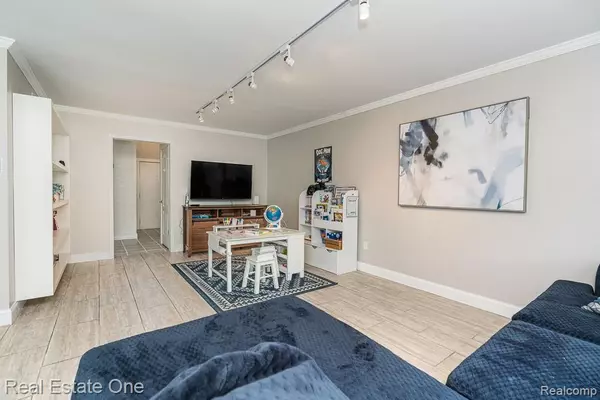 Rochester Hills, MI 48309,104 Manor Way 1 1