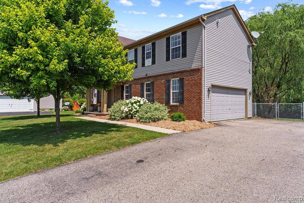 Grand Blanc, MI 48439,8183 Loon Lane