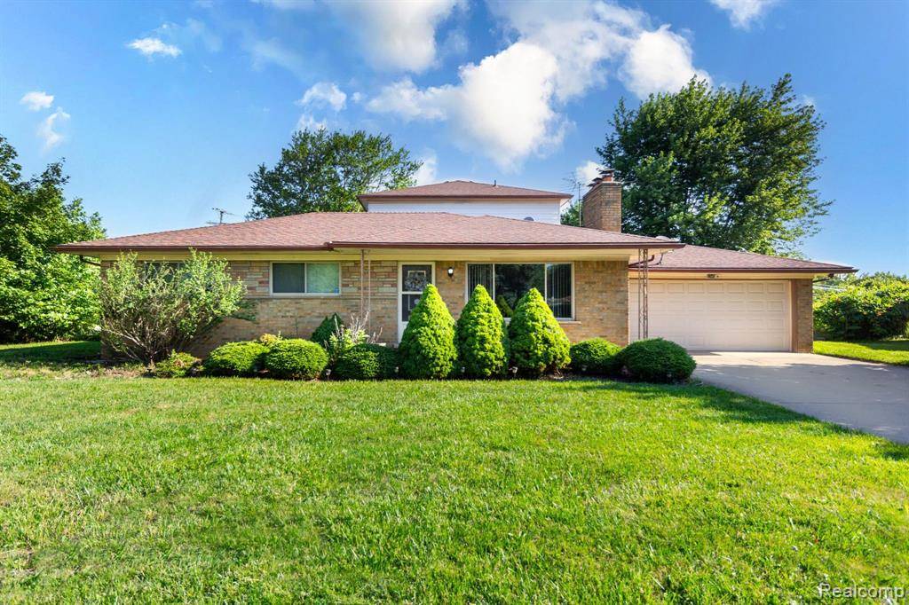 8345 E 14 Mile Road, Sterling Heights, MI 48312