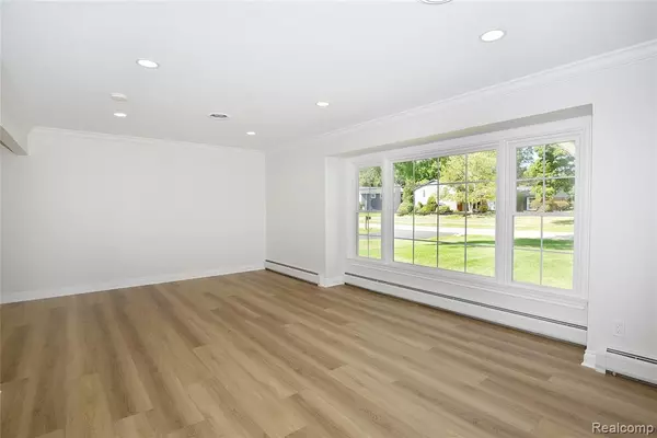 Bloomfield Hills, MI 48301,5547 Kingsmill Drive