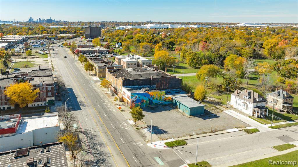 Detroit, MI 48215,14241 E JEFFERSON Avenue
