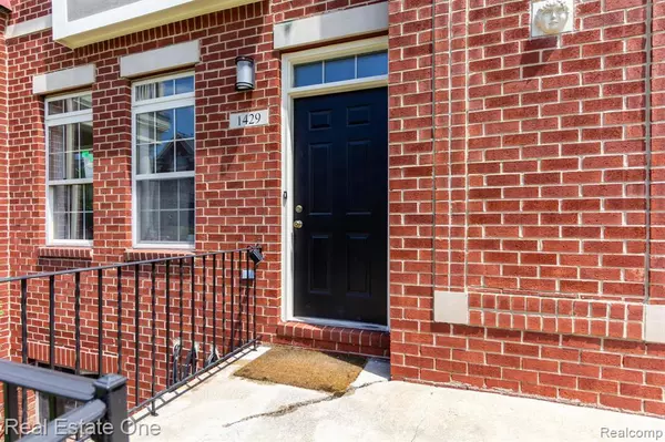 Troy, MI 48084,1429 Raliegh Place