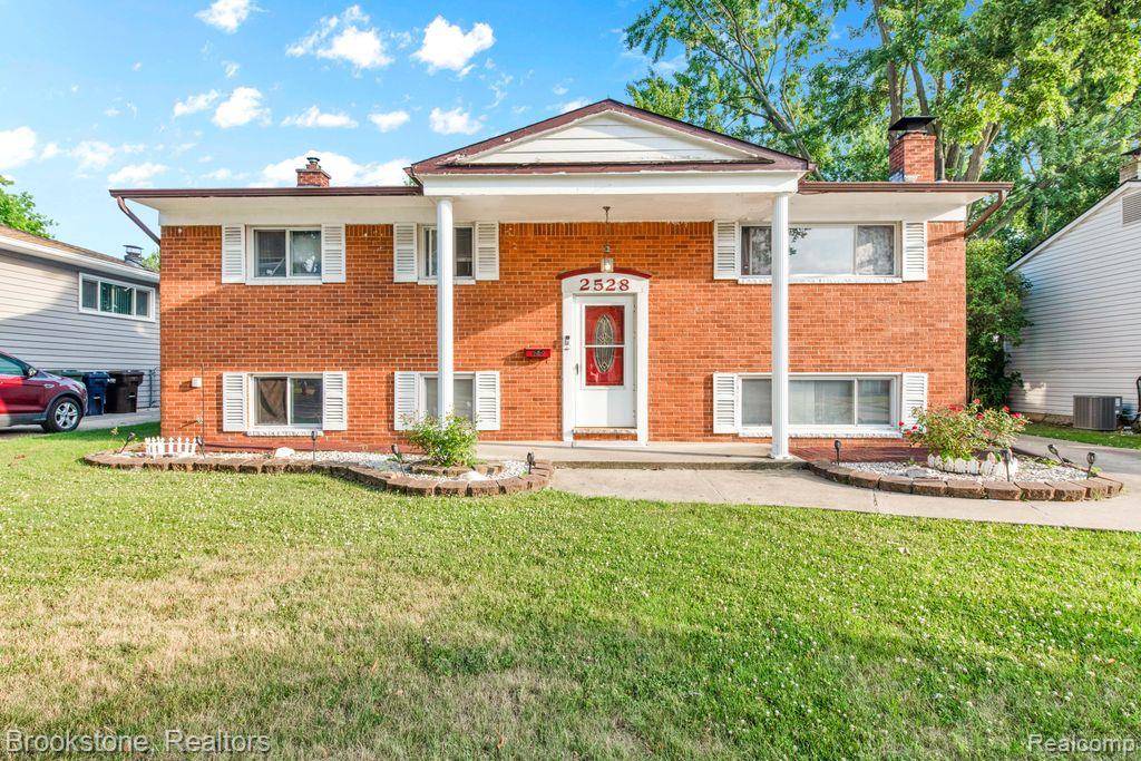2528 Koper Drive, Sterling Heights, MI 48310