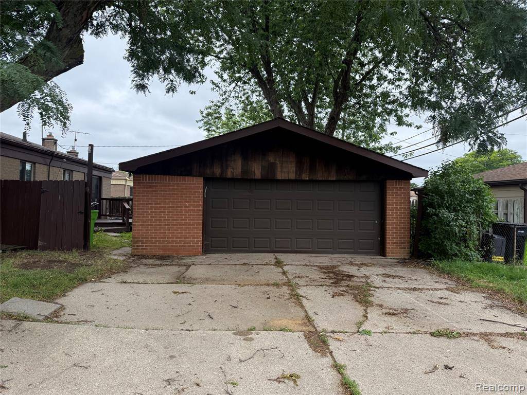 Roseville, MI 48066,16061 Common Road